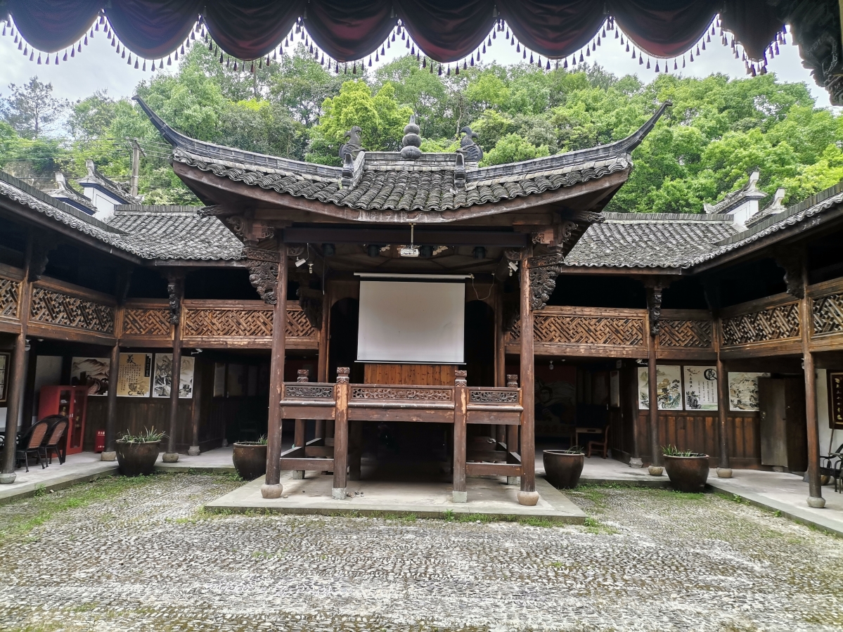 图2： 东青村文化礼堂（原楼氏宗祠）.jpg